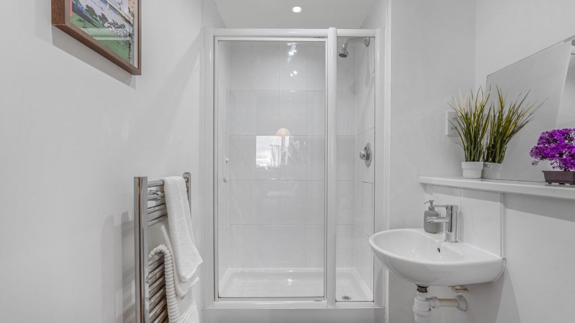 Japanese 2bed 2bath, Free Park, Netfix, 75 Inch Tv, Games - Centre- Maihom Бирмингем