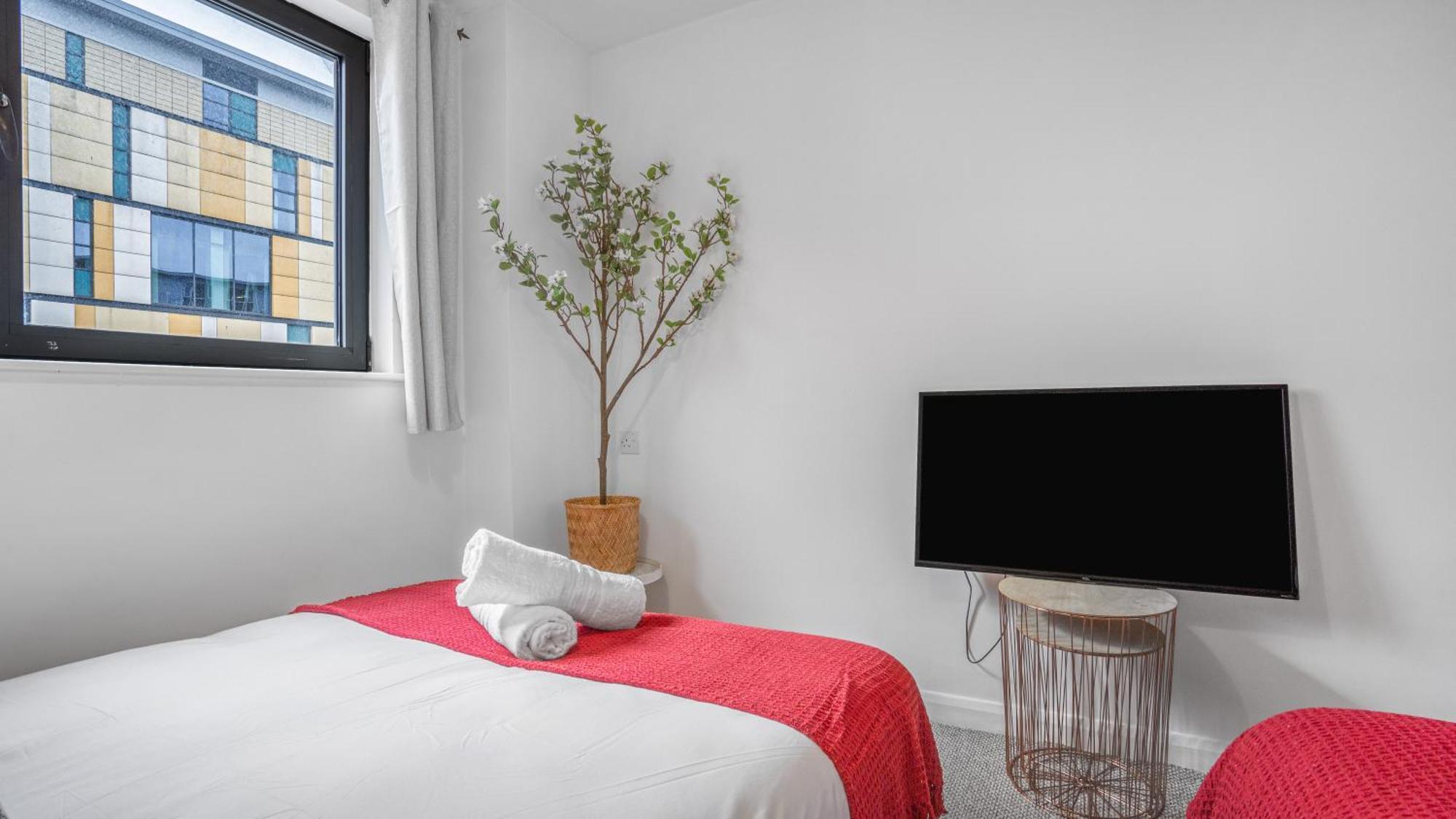 Japanese 2bed 2bath, Free Park, Netfix, 75 Inch Tv, Games - Centre- Maihom Бирмингем