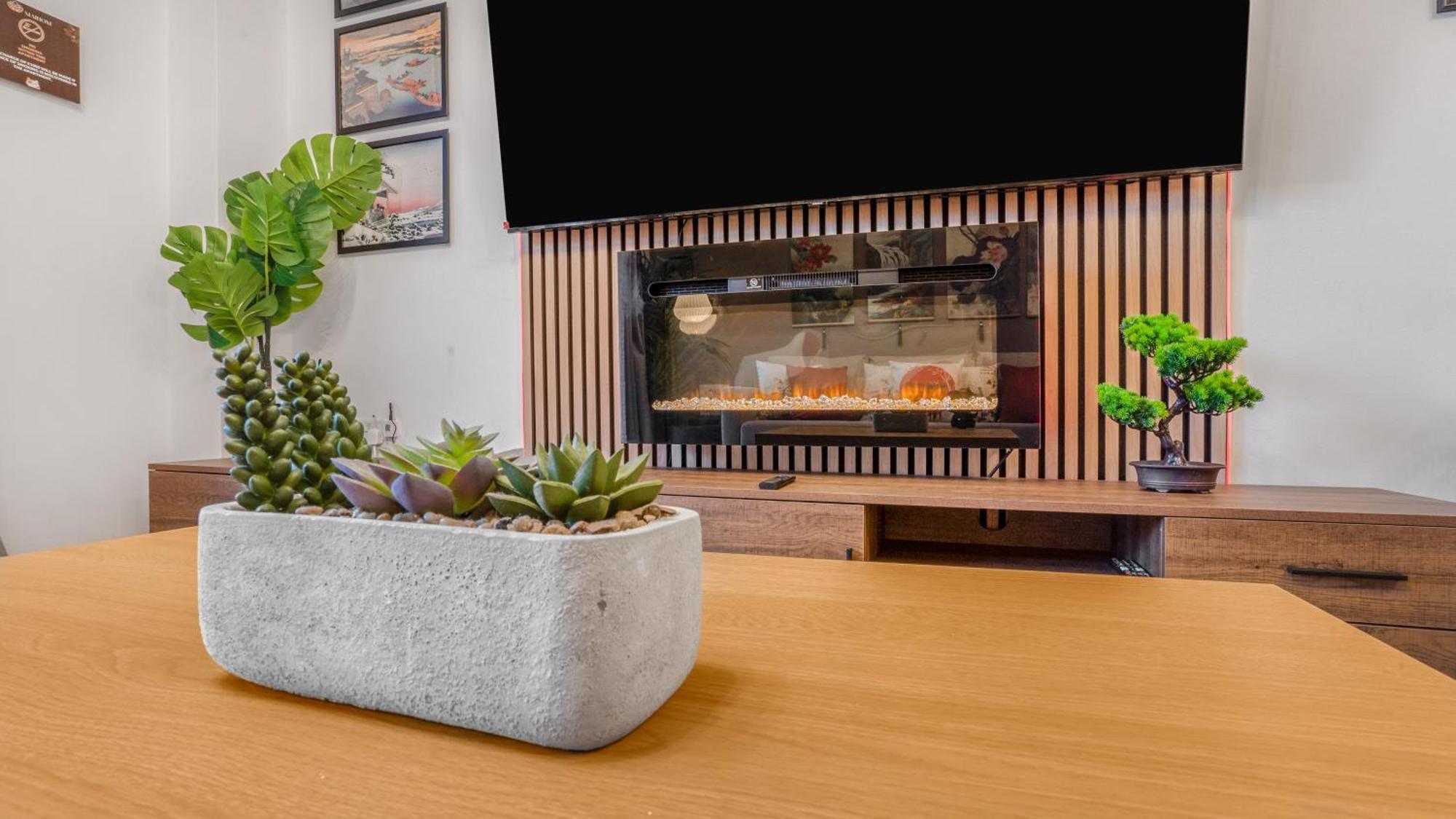 Japanese 2bed 2bath, Free Park, Netfix, 75 Inch Tv, Games - Centre- Maihom * Бирмингем
